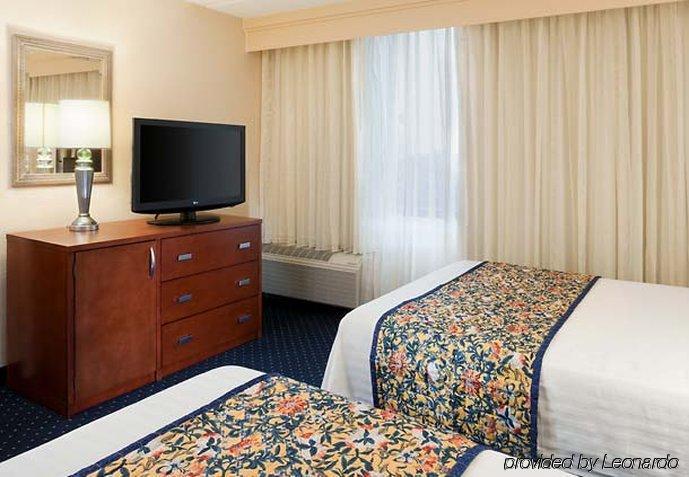 Courtyard Atlanta Northlake Такер Номер фото
