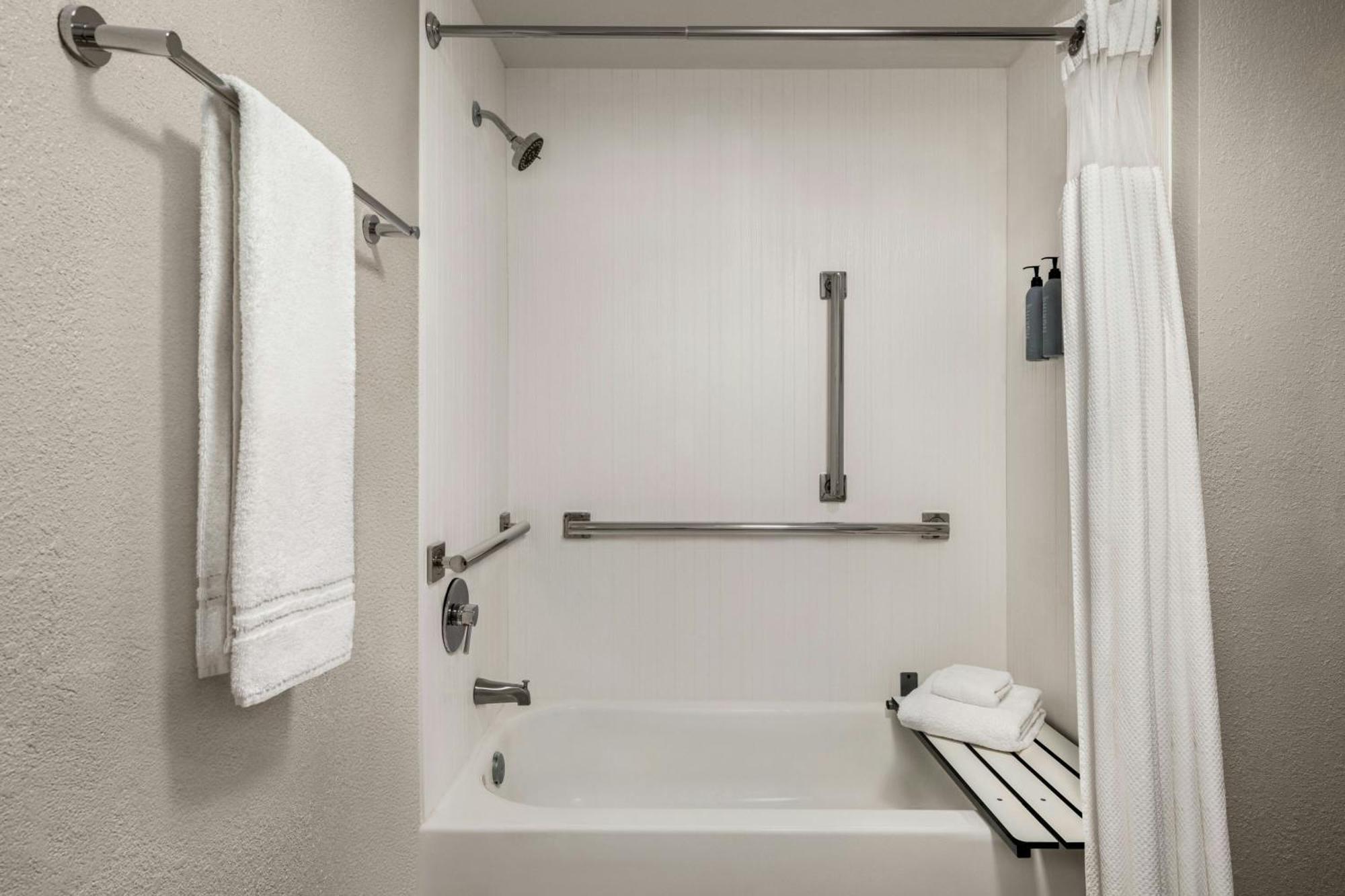 Courtyard Atlanta Northlake Такер Экстерьер фото
