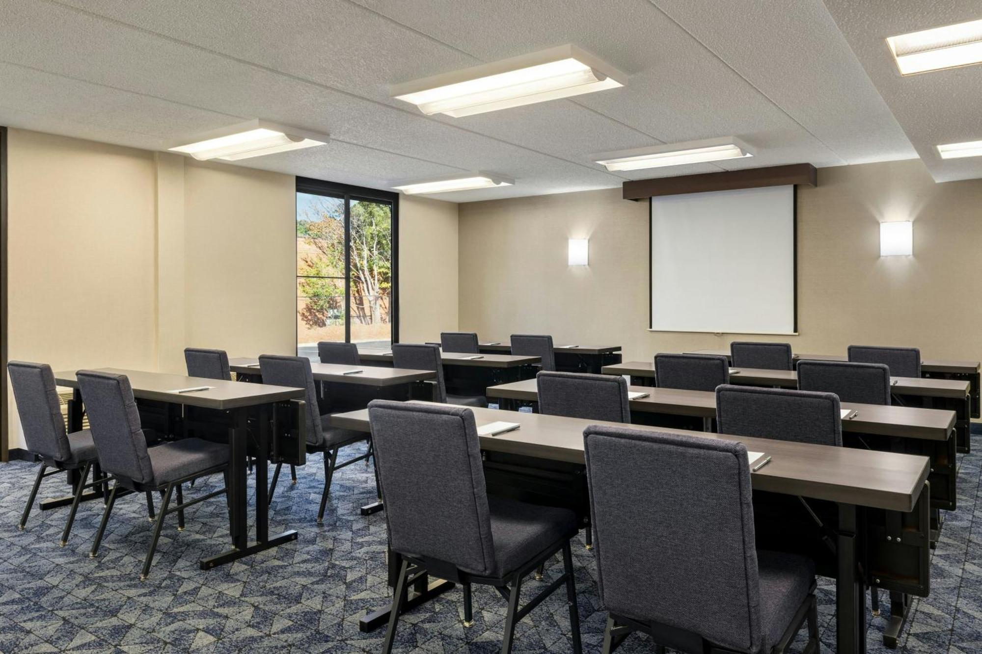Courtyard Atlanta Northlake Такер Экстерьер фото