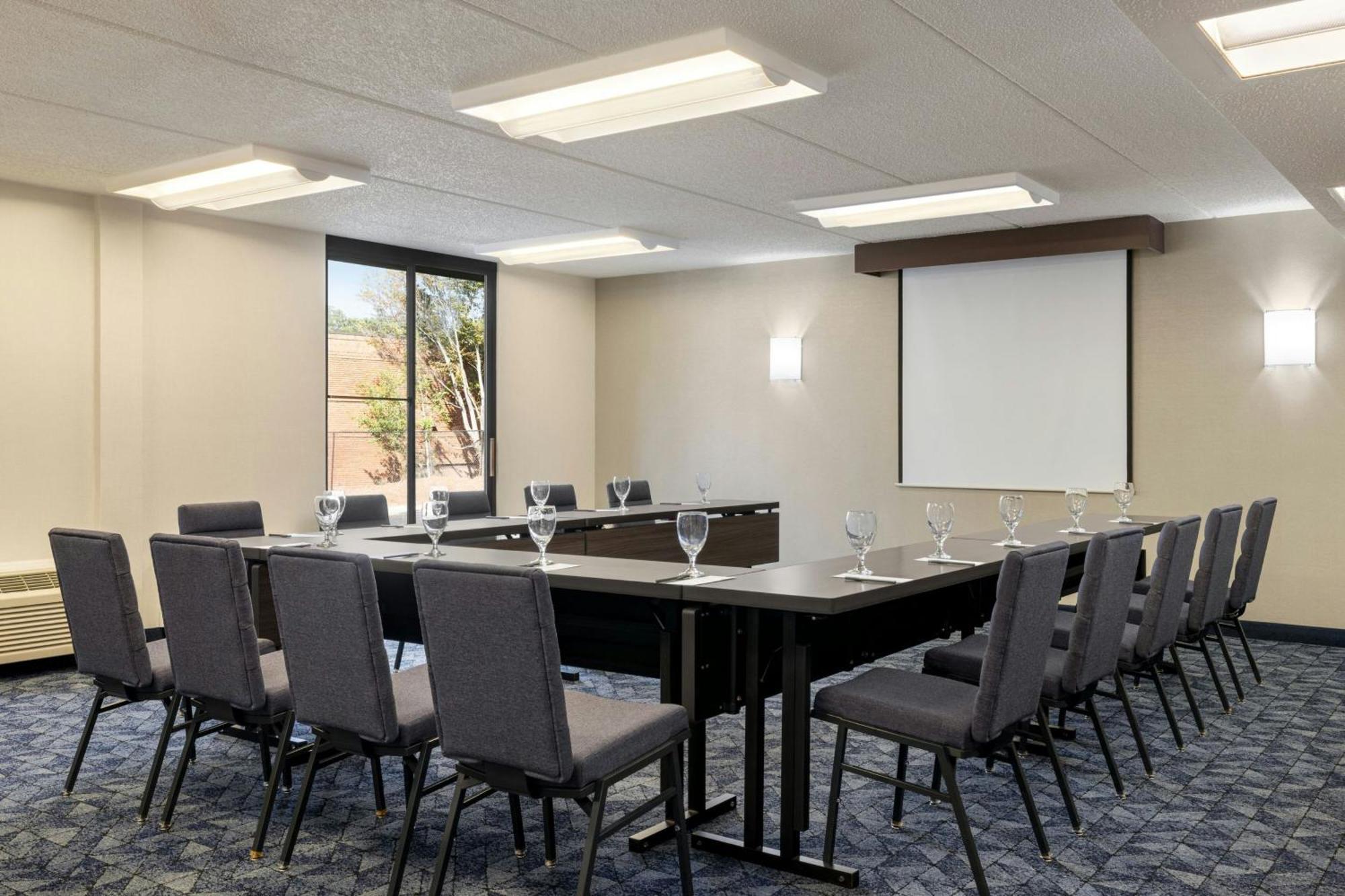 Courtyard Atlanta Northlake Такер Экстерьер фото