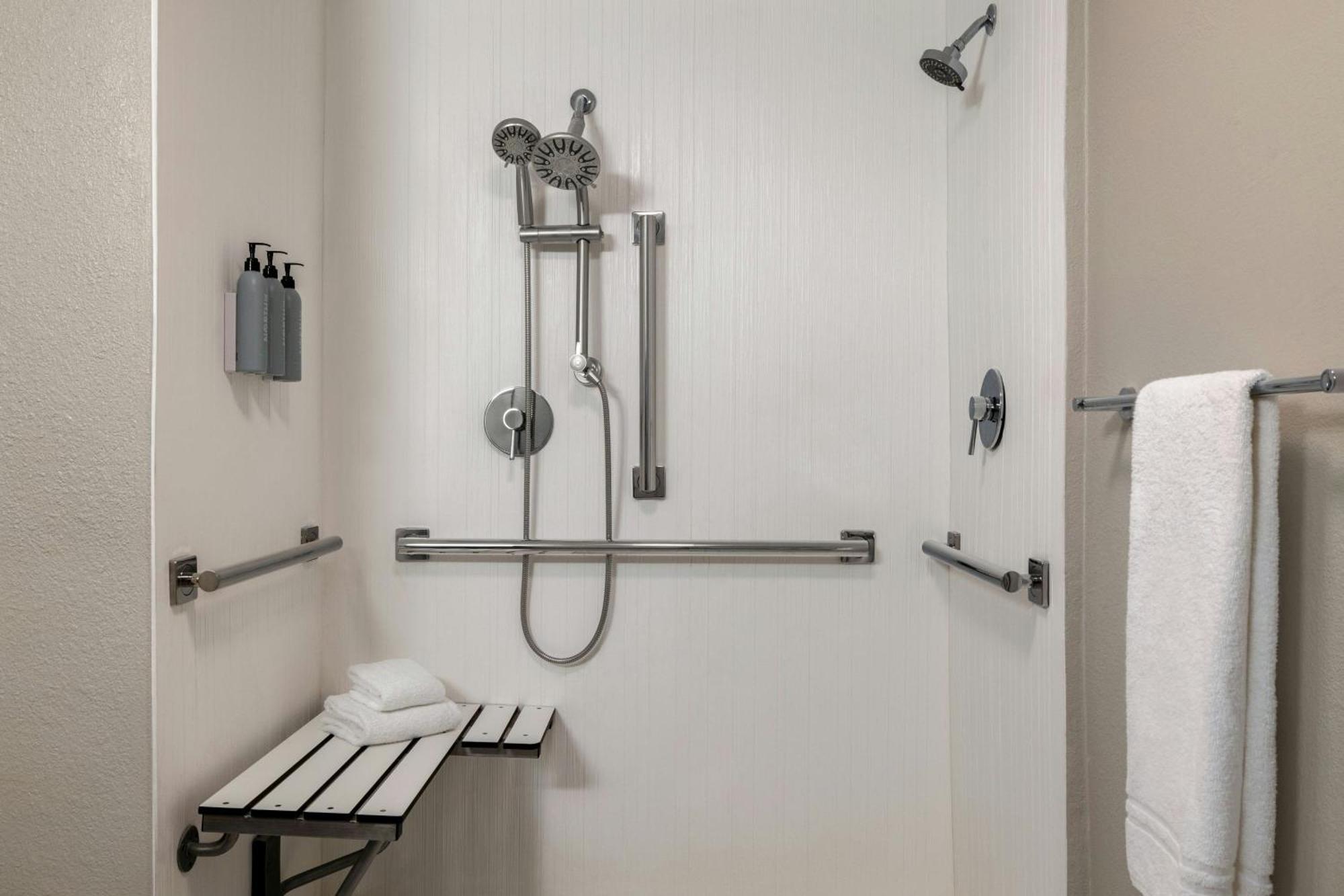 Courtyard Atlanta Northlake Такер Экстерьер фото