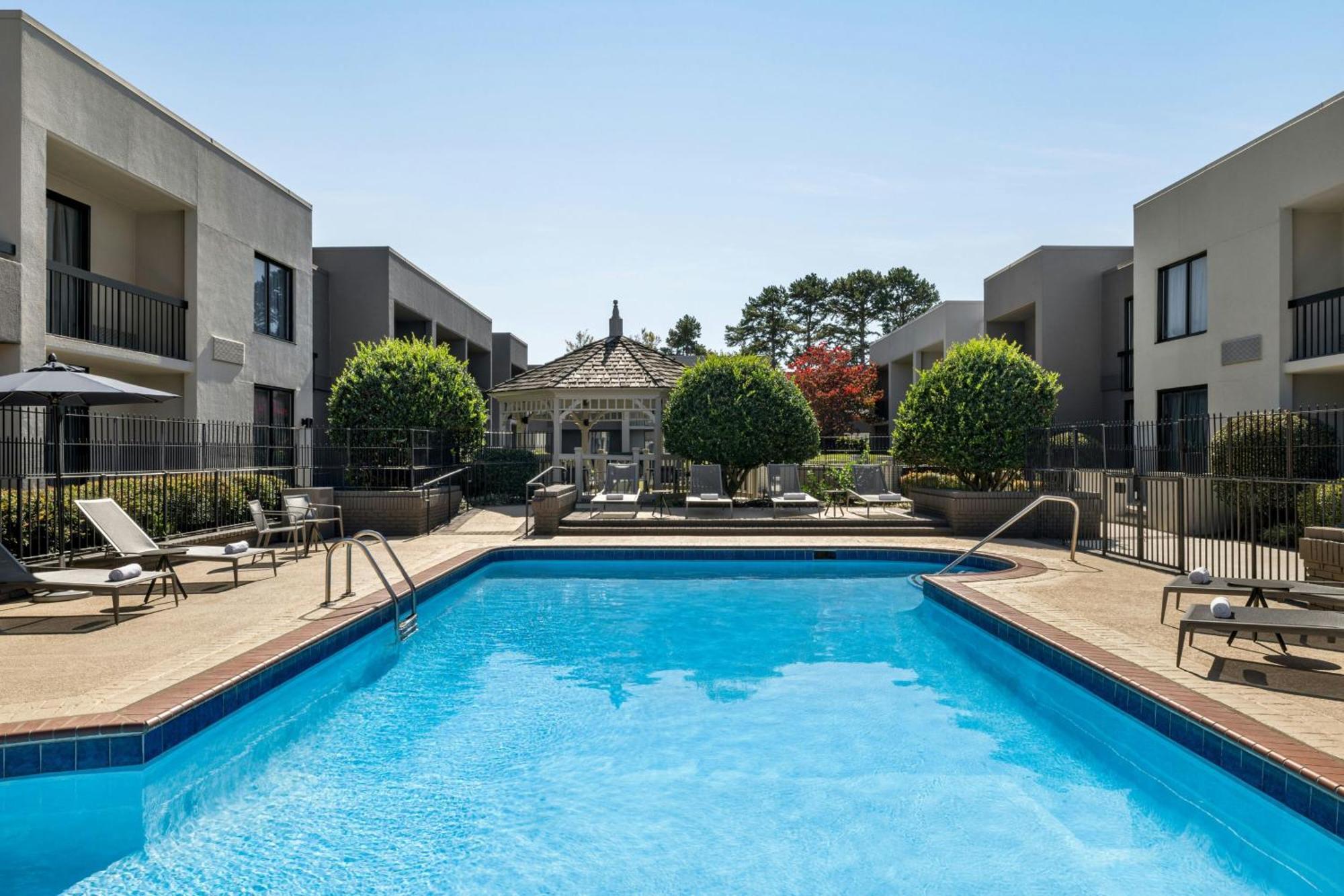 Courtyard Atlanta Northlake Такер Экстерьер фото